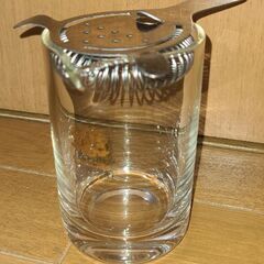 ミキシンググラスとストレーナ　SUNTORY