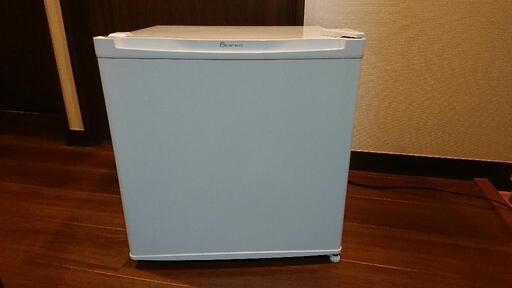 小型の冷蔵庫／冷凍庫(切り替え可能)