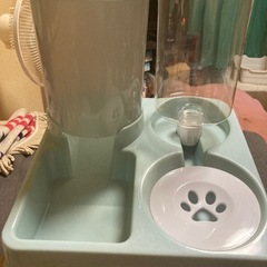 猫の餌、給水機