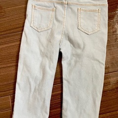 最終お値下げ！ZARAベビー　デニムズボン　6-9mの画像