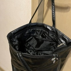 黒×リボン×ビジュー付きかわいいマットなトートバッグの画像
