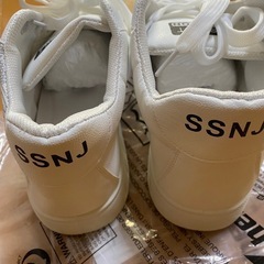 新品　スニーカーの画像