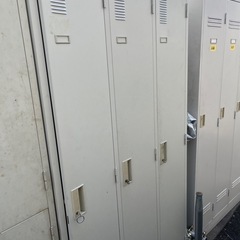 3人用ロッカー