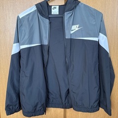NIKE キッズ　おそらく150 これからの季節に