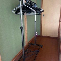鏡とハンガー２つ生活雑貨 洗濯用品 物干し竿、ロープ