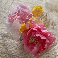 花の髪飾りの画像