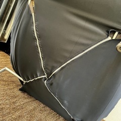 ligne roset 1人掛けカラン ジャガードブラック　リモコンポケット付きの画像