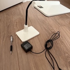 小型デスクライト LED