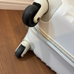 値下げ！キャリーケース白の画像