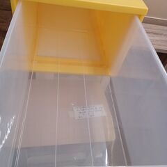 ★ジモティ割あり★  衣装ｹｰｽ イエロー×クリア H29.5×D74×W39 クリーニング済み MT2754の画像