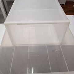 ★ジモティ割あり★  衣装ｹｰｽ ホワイト×クリア H24×D55×W44 クリーニング済み MT2757の画像