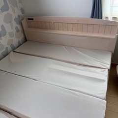 北欧 ダブルベッドフレームの画像