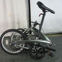 D828　★　17800円★　折りたたみ中古自転車【16インチ　シルバー　アルミフレーム 】 の画像