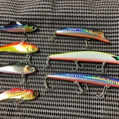 中古シーバスルアーセット ミノー、バイブレーション、メタルバイブ等の画像