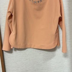 新品レディース ビジュー付きトップス　オフィスカジュアル　
