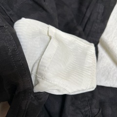 迷彩系 黒のズボンの画像