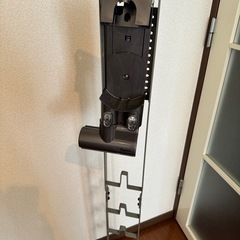 ダイソン掃除機と掃除機スタンド　セットの画像