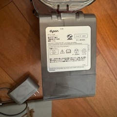 ダイソン掃除機と掃除機スタンド　セットの画像