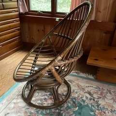 円形　ラタンチェアの画像