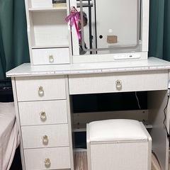 ドレッシングテーブル。
