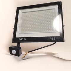 （決まりました）②新品　　２００Ｗ　ＬＥＤ投光器　人感センサー付き