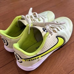 ナイキ　サッカーシューズ　21.5