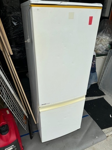 sharp 167 L 冷蔵庫　2010年