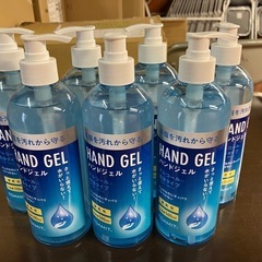 ハンドジェル8本あります