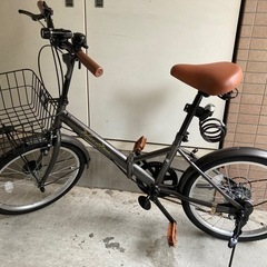 ほぼ新品　THREE STONE 折りたたみ自転車 20インチ シマノ6段変速 空気入れ付き  カゴ ライト ワイヤー錠 付き  