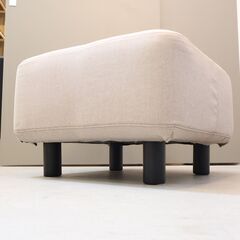 人気の無印良品(MUJI)のソファベンチ・オットマンです。ソファと合わせるのはもちろん玄関や寝室など様々な場所で活躍するスツール。ナチュラルなデザインは無印良品の家具や北欧テイストのインテリアにもの画像