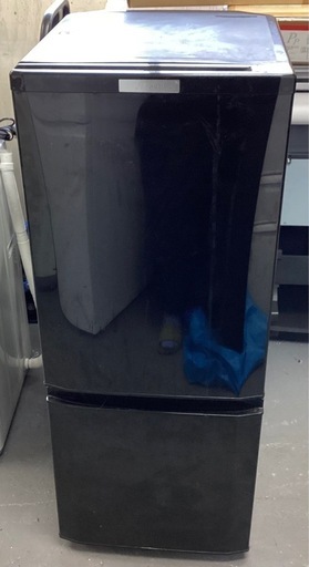 MITSUBISHI 三菱 ノンフロン冷凍冷蔵庫 MR-P15A-B ボトム冷凍室 右開き 146L サファイアブラック 大容量ドアポケット 低温ケース ファン式自動霜取 大容量ボトムフリーザー LED照明 冷蔵室3段棚 トップテーブル 手動製氷 2017年製