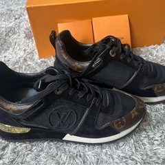 LOUIS VUITTON スニーカー