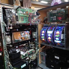 【愛品倶楽部柏店】エンターライズ バイオハザードリべレーションズ  5号機 ART スロット実機の画像