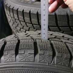 スタットレスタイヤ195/65R16の画像