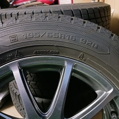 スタットレスタイヤ195/65R16の画像