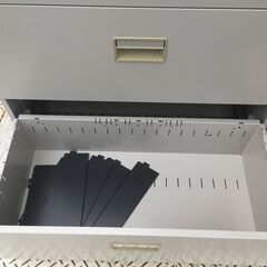 K【中古】書庫（本棚）ローキャビネット オカムラ/okamura（4A75ZC Z13 ）カギ付きの画像