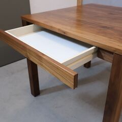 【良品】無印良品 無垢材 ダイニングテーブル 引出し 付き ウォールナット 無印良品(MUJI)のウォールナット無垢材 引出し付ダイニング