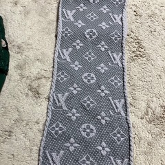 LOUIS VUITTON ルイヴィトン　グレーマフラー　ロゴマフラー