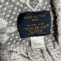LOUIS VUITTON ルイヴィトン　グレーマフラー　ロゴマフラーの画像