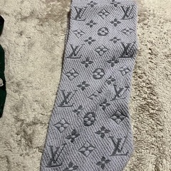 LOUIS VUITTON ルイヴィトン　グレーマフラー　ロゴマフラーの画像