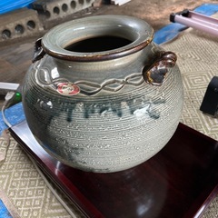 志楽焼【信楽焼】の大きな壺　台付の画像