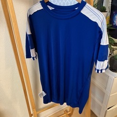 美品adidasメンズ2XOサイズTシャツの画像