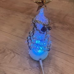 クリスマスツリー、照明器具の画像