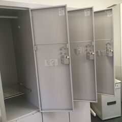 K【中古】多人数用ロッカー 6人用 ITOKI/イトーキ（HDT-6332SL-WE）カギ付きの画像