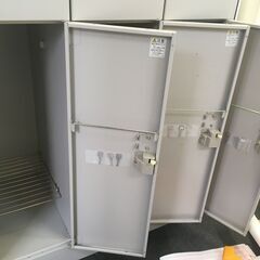 K【中古】多人数用ロッカー 6人用 ITOKI/イトーキ（HDT-6332SL-WE）カギ付きの画像