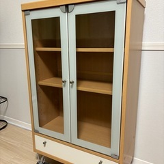 食器棚　高さ100cm.横幅60cm.奥行き30cm