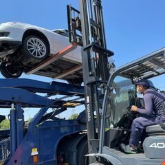 【正社員】ダメージカーを運ぶフォークリフトオペレーター／「土日祝休みで年間休日120日以上」の画像