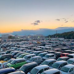 【正社員】ダメージカーを運ぶフォークリフトオペレーター／「土日祝休みで年間休日120日以上」の画像