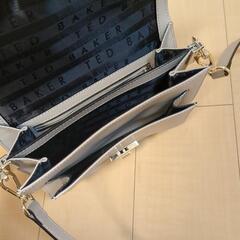 KIMMIEE英国ブランド TED BAKER サッツェルバッグの画像