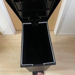 ゴミ箱　ペダル式開閉　45リットルの画像